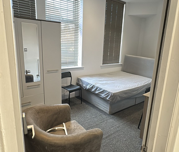 1 bedroom in a house share to rent - Photo 5