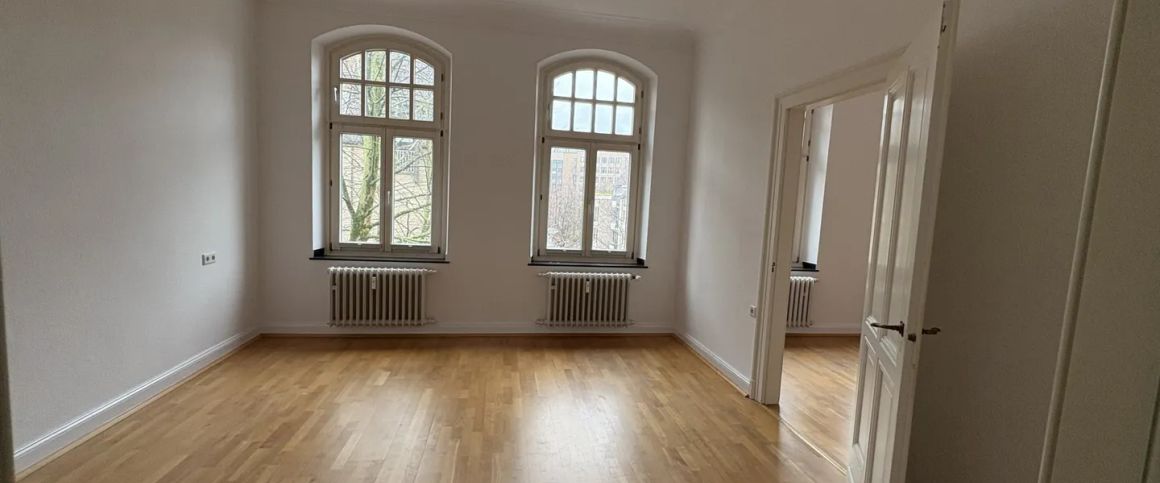 2-Zimmer Altbau mit Balkon zum Verlieben: Renoviert in Pempelfort! - Foto 1
