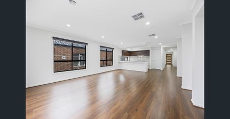 SPACIOUS FAMILY HOME - Photo 5