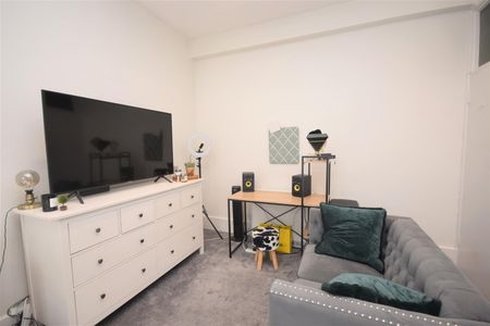 Sheen Road, Richmond, Surrey, TW9 - Photo 3