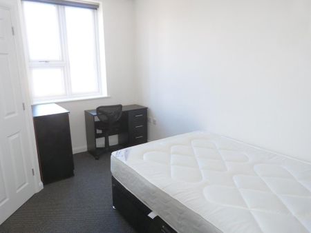 1 bedroom in a flat share to rent - Photo 4