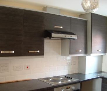 2 bedroom semi-detached house to rent - Photo 2