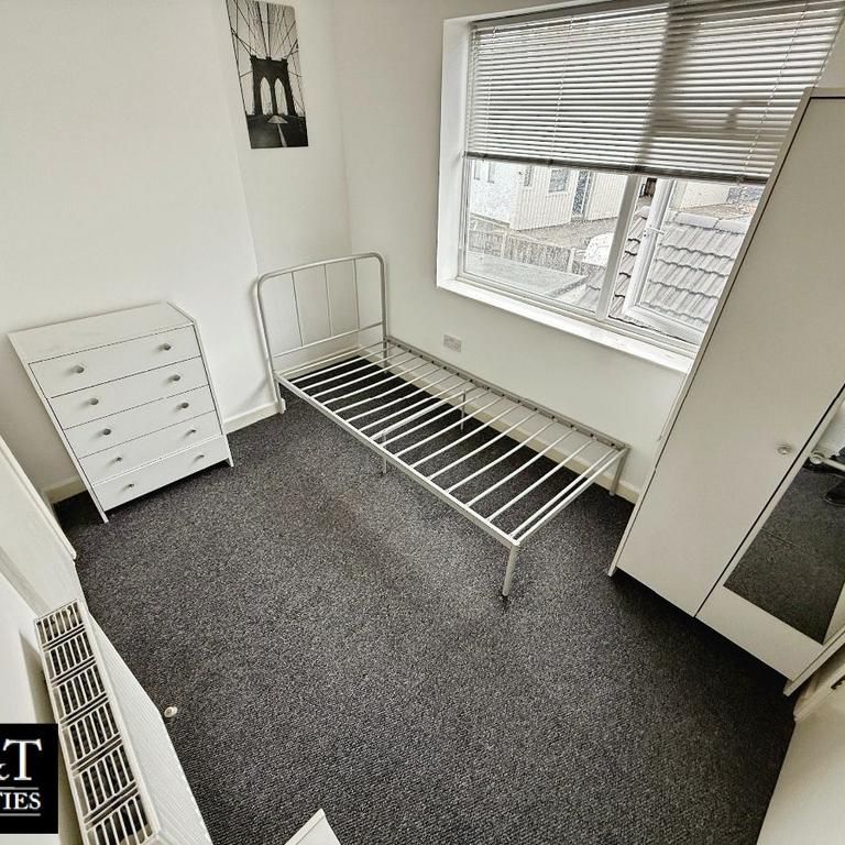 1 bedroom in a house share to rent - Photo 1