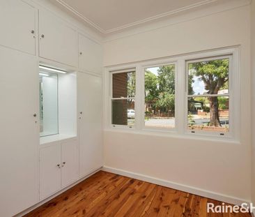 CHARMING FAMILY HOME IN A PRIME LOCATION - Photo 4