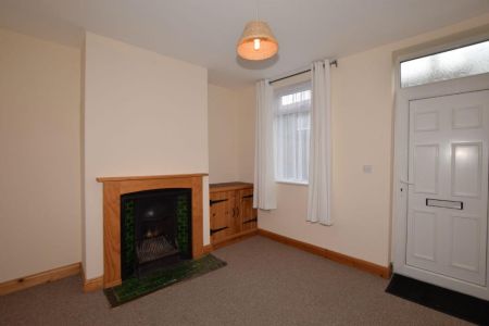 2 Bedroom Terraced House - Photo 2