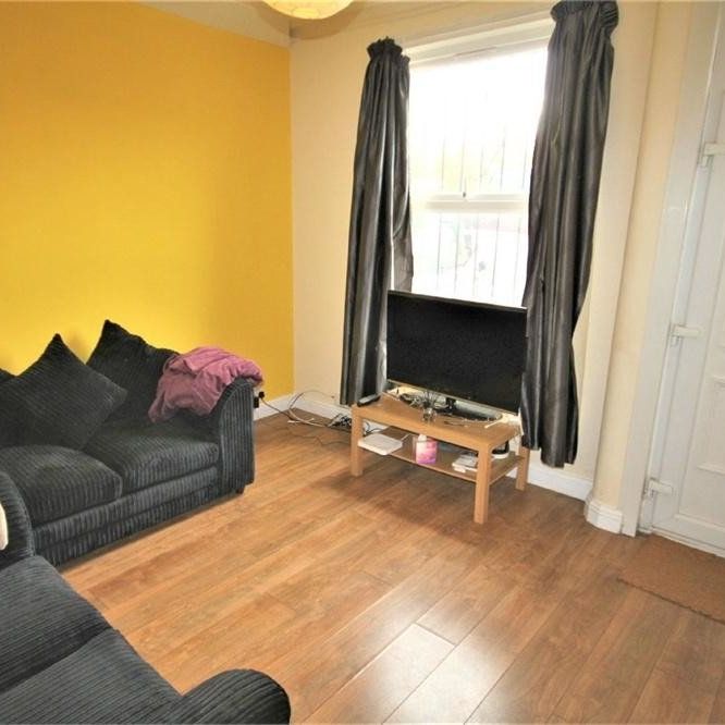 4 Bed - 76 Harold Terrace, Burley, Leeds - LS6 1LD - Student - Photo 1