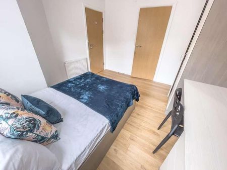 Mount Pleasant, L3 - Photo 2