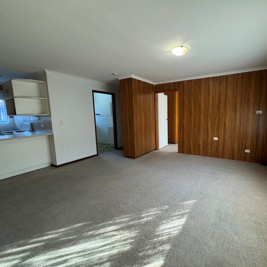 Quiet & Convenient Location - Photo 1