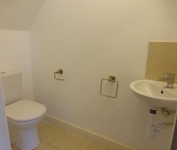 4 bedroom private hall to rent - Photo 1