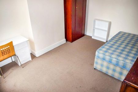 4 bedroom terraced house to rent - Photo 4