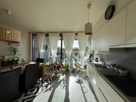 Luxueus 2-slaapkamerappartement nabij het centrum van Genk - Photo 4