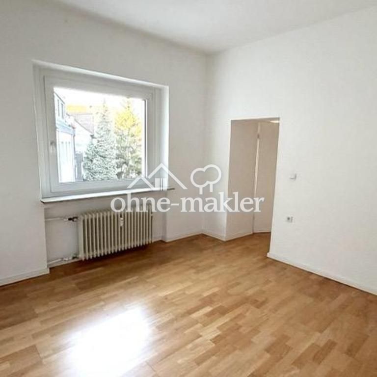 Helle Altbau-Wohnung mit Balkon zum grünen Innenhof, nur 2 Parteien im Haus - Photo 1