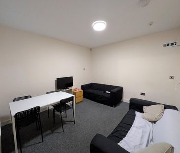 Room in a Shared House, Birrell Road, NG7 - Photo 1