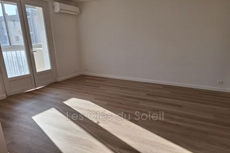 Location appartement 3 pièces 61 m² Toulon - Photo 2