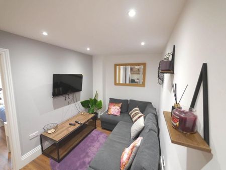 2 bedroom flat to rent - Photo 2