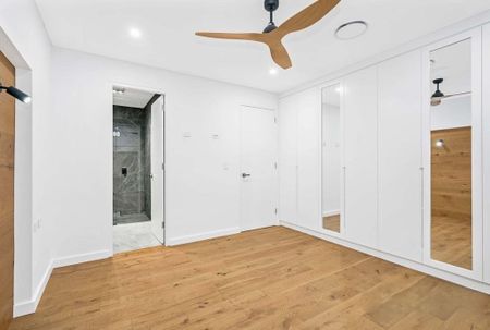 Near New, Stylish And Ambient, Magnificently Appointed, Four Bedroom, Three Bathroom Family Home, Only Moments To All Amenities - Photo 4