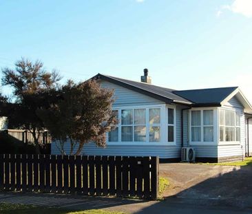 Spacious Family Home in Redwood - Photo 4
