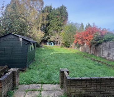 Elgar Avenue - Photo 4