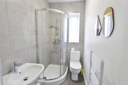 3 bedroom terraced house to rent - Photo 3