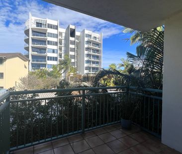 Stylish Fully Furnished 1-Bedroom Unit - Photo 1