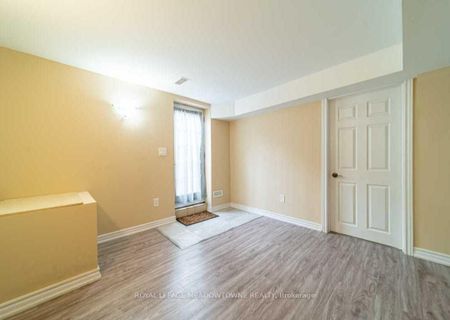 Detached Home For Lease | W8095762 - Photo 3