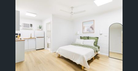 Freshly Renovated Studio Apartment - Photo 4