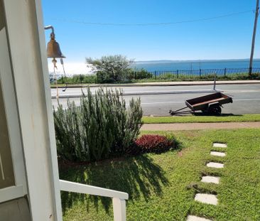 Cute Seaside Cottage - Photo 3