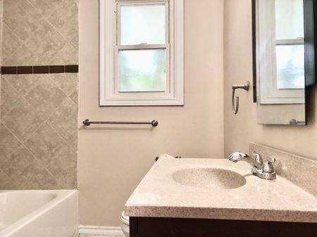 For Lease - 529 Third Line Unit# Main, Oakville, Ontario - Photo 5