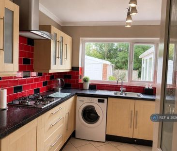 3 bedroom semi-detached house to rent - Photo 5