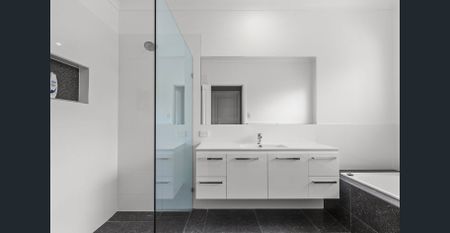 Four Bedroom Home in Windmill Hill - Photo 5