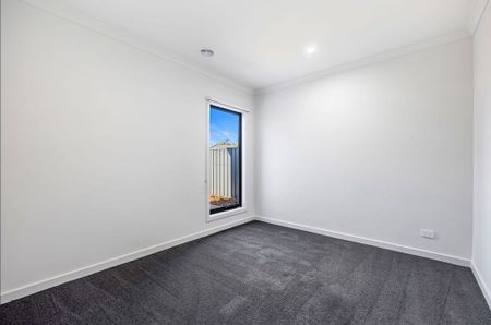 Modern 4 Bedroom Townhouse - Low-Maintenance Living - Photo 3