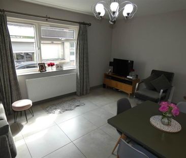 5 Hillview Avenue, Ballyhackamore, Belfast, BT5 6JR - Photo 2