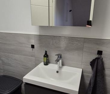 Moderne Dachgeschosswohnung – 40 m² – frisch renoviert (2024) - Photo 2