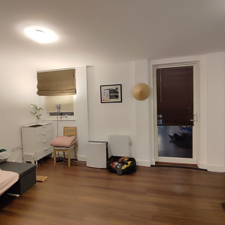 1 Bed Flat, Kings Road, RG1 - Photo 1