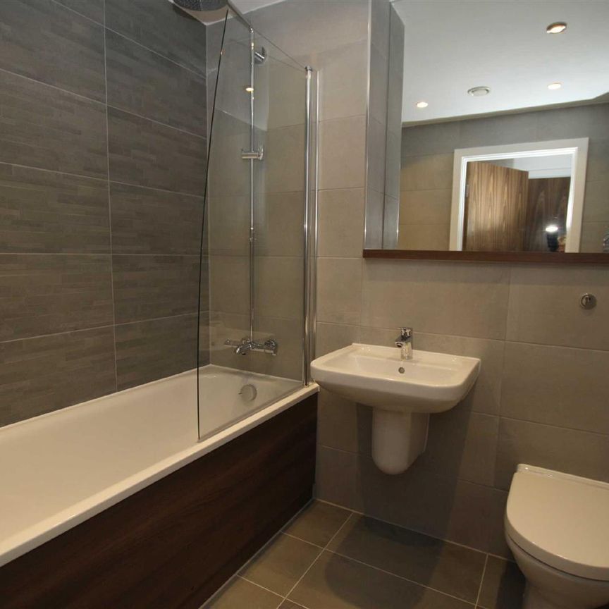 Wilburn Basin, Ordsall Lane, Salford - Photo 1