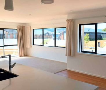 Modern 4-Bedroom Family Home in Wallaceville - Photo 3