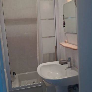 chambre accès piscine à Magnan - Photo 1