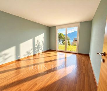 Detached villa in a peaceful setting with panoramic lake view - Photo 3