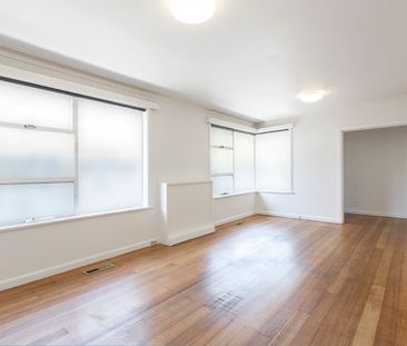 150 Kambrook Road, Caulfield VIC 3162 - House For Rent | Domain - Photo 3