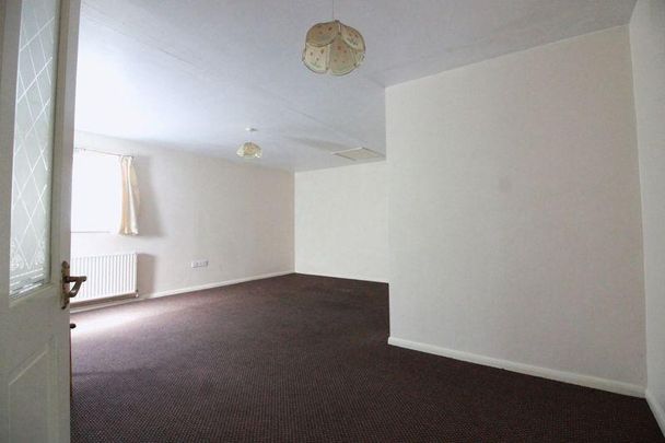 4 bedroom semi-detached house to rent - Photo 1