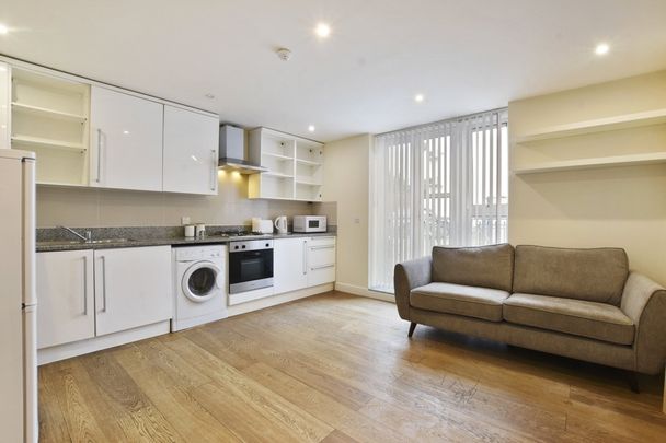 2 bedroom flat to rent - Photo 1