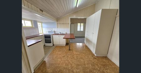 Highset Queenslander Close to Everything - Photo 5