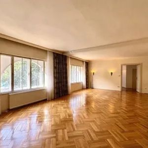 ALTBAU-FLAIR! 3 Zimmer Wohnung am Kriemhildplatz zu vermieten - Photo 1