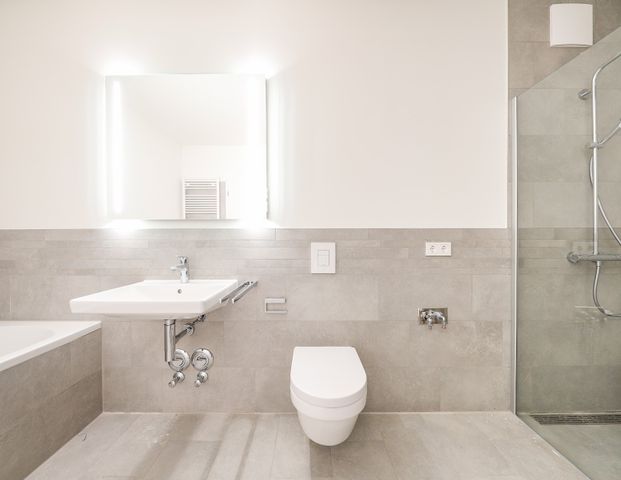 Großzügige, lichtdurchflutete Wohnung mit Stil - moderne Einbauküche & Balkon inklusive - Foto 1