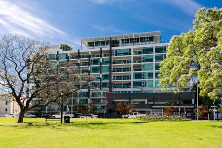 Luxurious North Adelaide Residence with World-Class Views - Photo 2