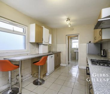 3 bedroom semi-detached house to rent - Photo 6