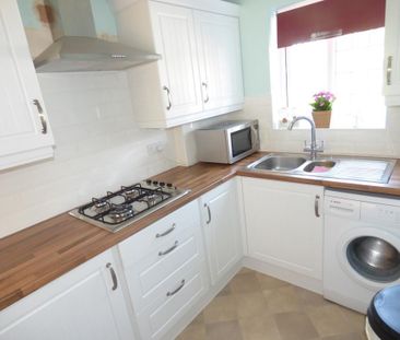 2 bedroom end of terrace house to rent - Photo 2