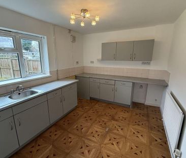 2 bedroom semi-detached house to rent - Photo 3