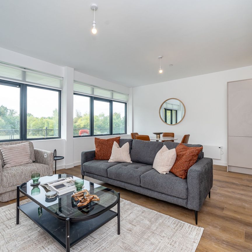 Lakeside Close, Staines Upon Thames - Photo 1