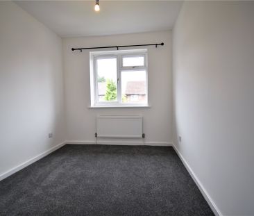 3 bedroom House in Water Lane, Farnborough - Photo 2